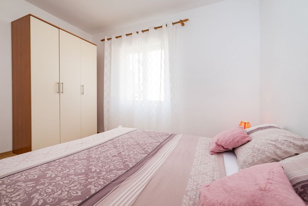 Cozy Apartment Marija with Garden 2