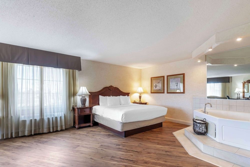Best Western Plus Steeplegate Inn 1