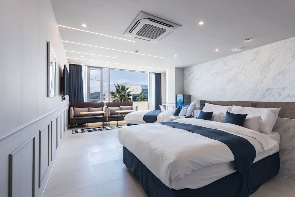 Blue Spring Hotel 1