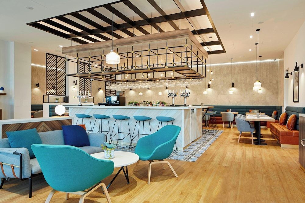 Courtyard by Marriott Luton Airport 1