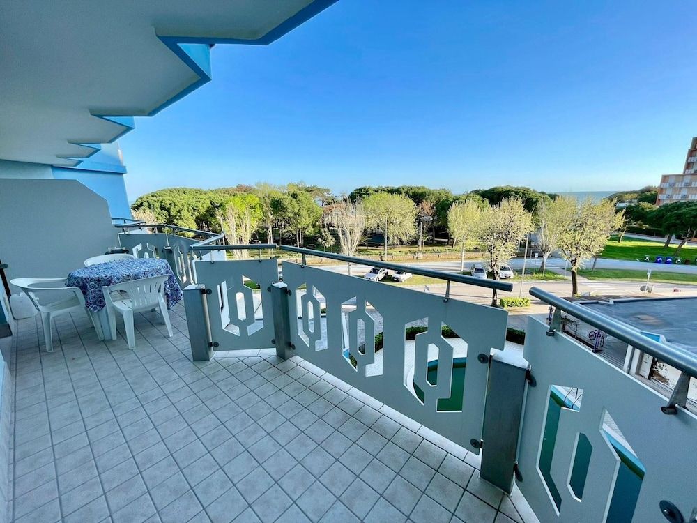 Seafront apartment with pool 1