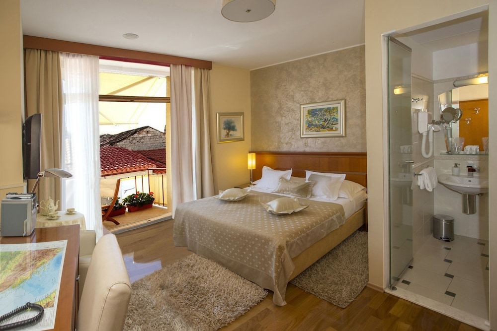 Royal Suites 1