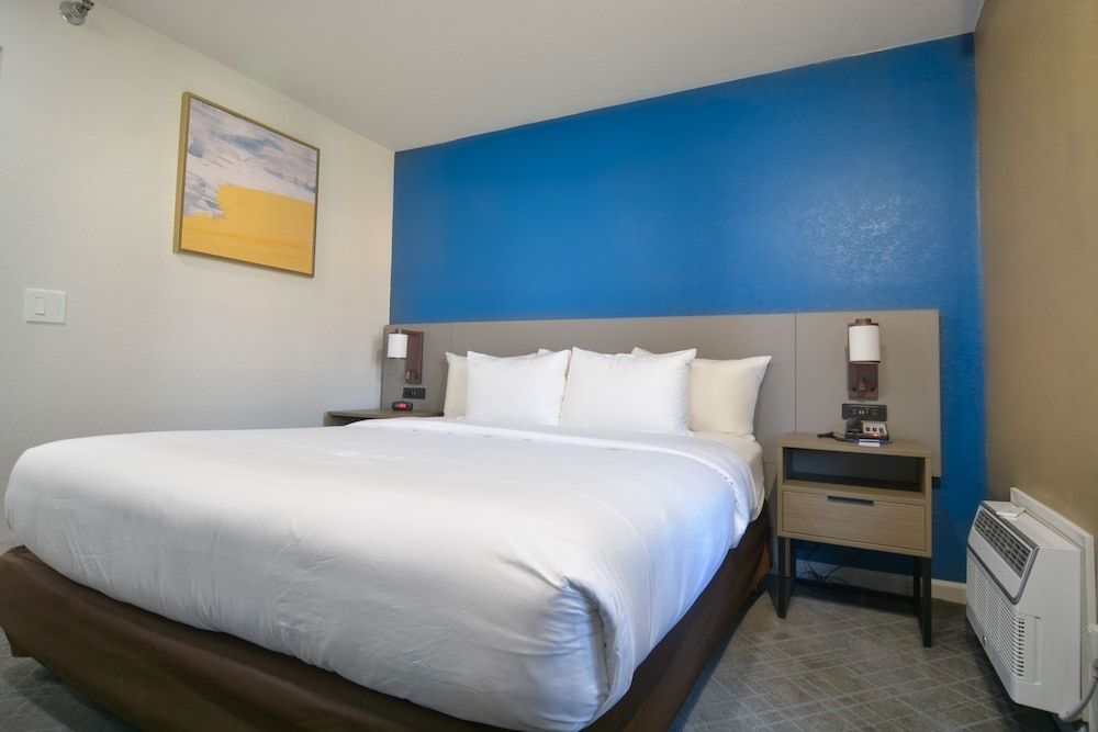 Comfort Inn & Suites Moreno Valley near March Air Reserve Base 2