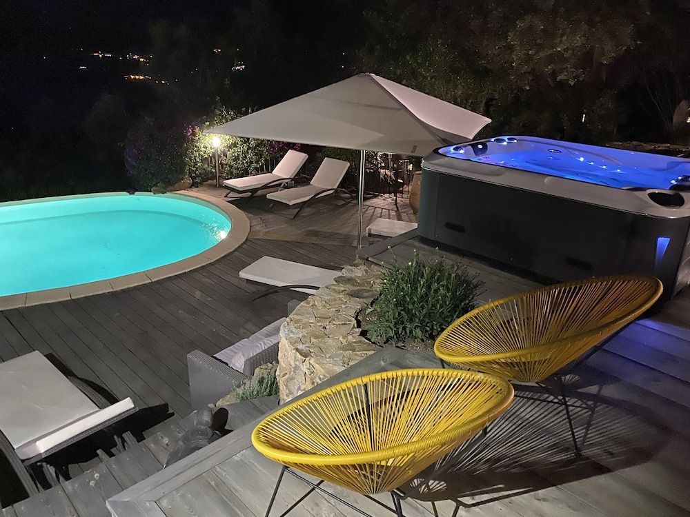 Swim Lodge Hotel Porto Vecchio 1