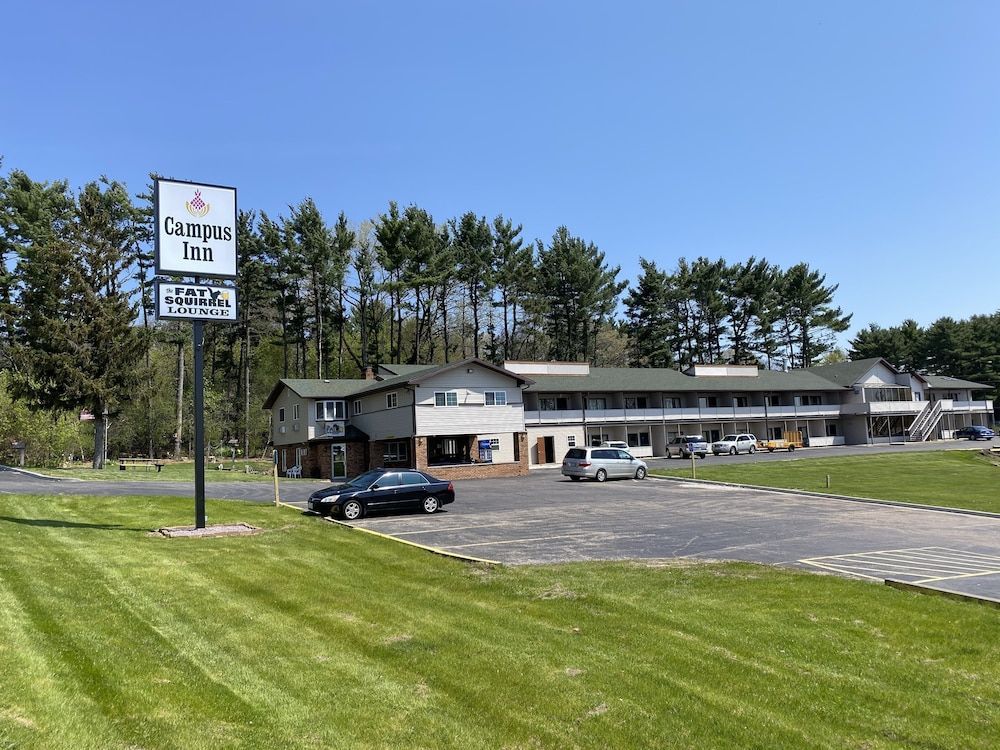 Campus Inn Baraboo 1