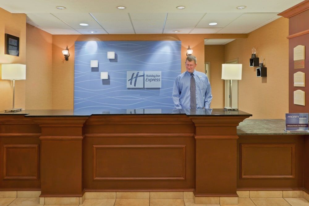 Holiday Inn Express & Suites KENT - UNIVERSITY AREA by IHG 1