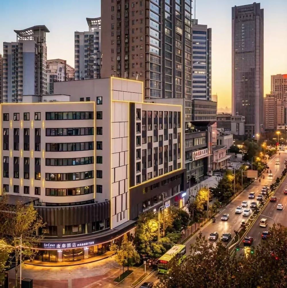 UrCove by Hyatt Xi'an Tecno Road subway Platform 1