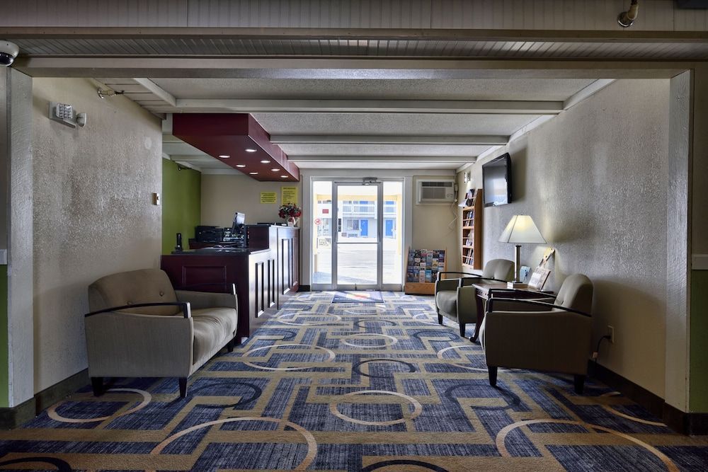 Super 8 by Wyndham Bangor 2