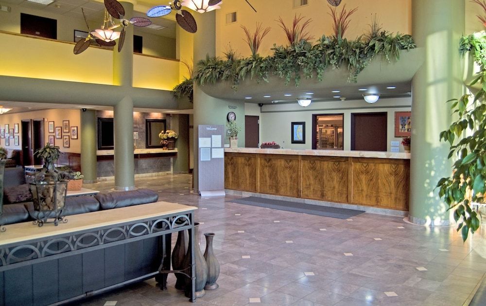 Oxford Suites Yakima 2