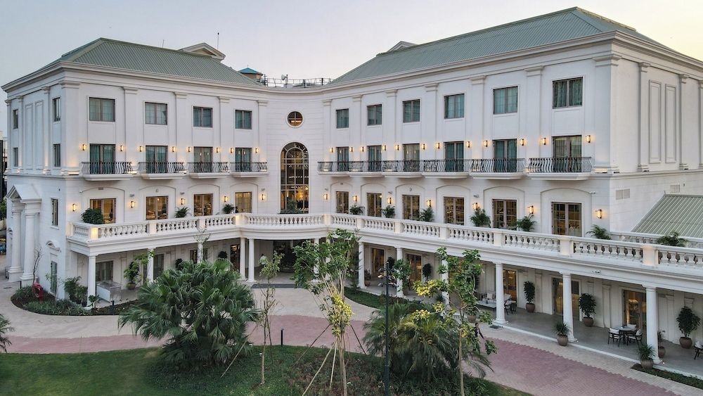 DLF Club 4 1