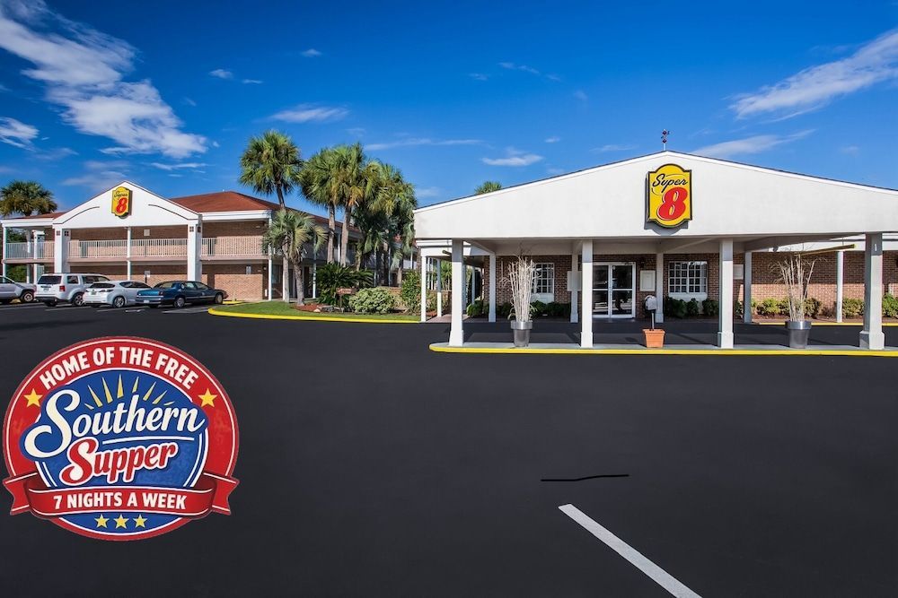 Super 8 by Wyndham Lake City 1