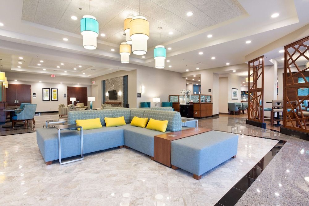 Drury Inn & Suites Burlington 2