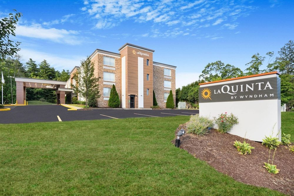 La Quinta by Wyndham Sturbridge 1