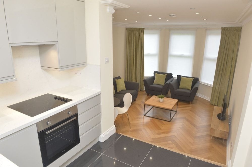 Glenlyn Apartments 1