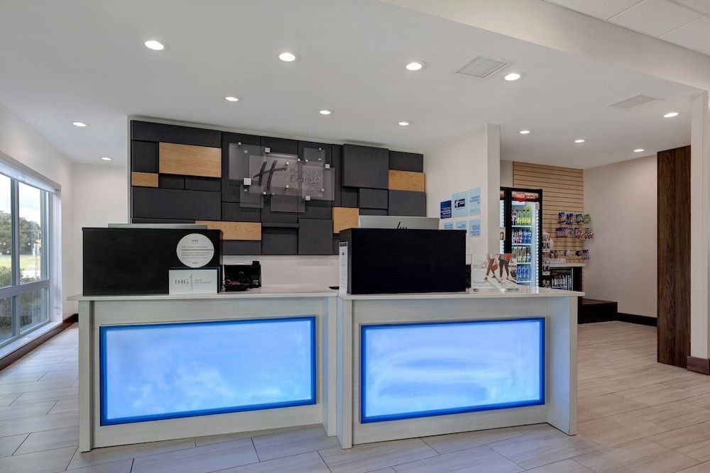 Holiday Inn Express & Suites GRAND RAPIDS SOUTH - WYOMING by IHG 1