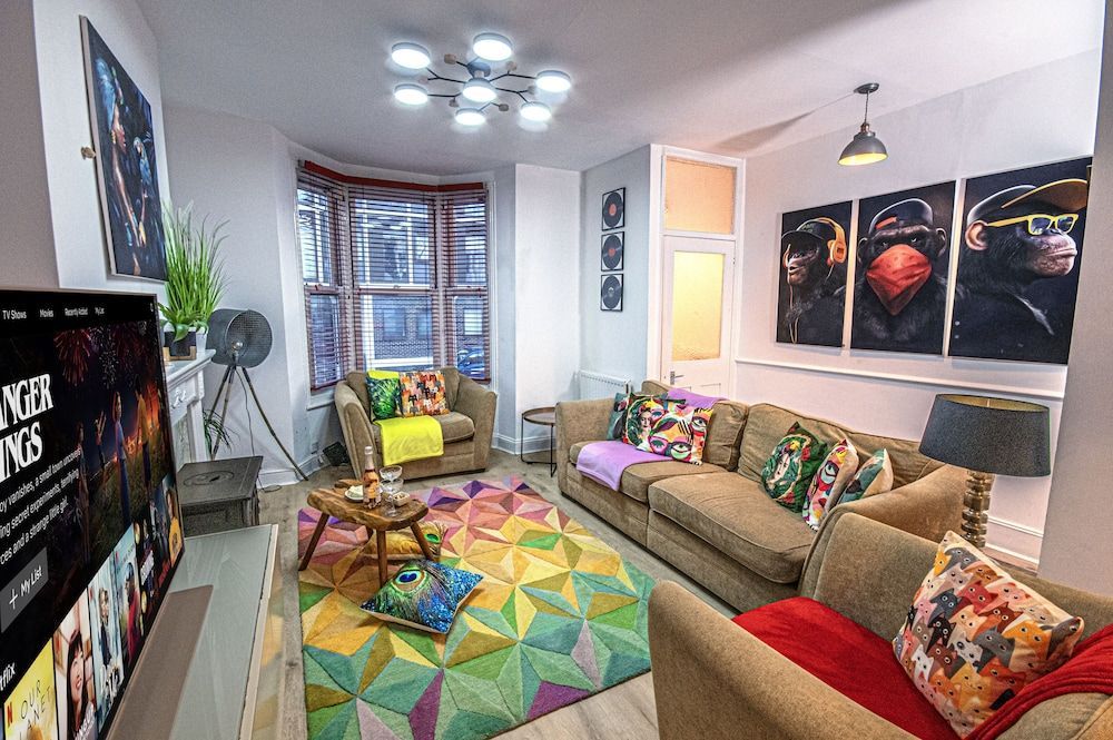 Central 3 - Bedroom Townhouse in Brighton with Parking 1