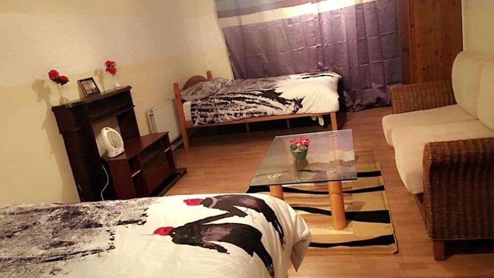QUEEN GUEST HOUSE 1