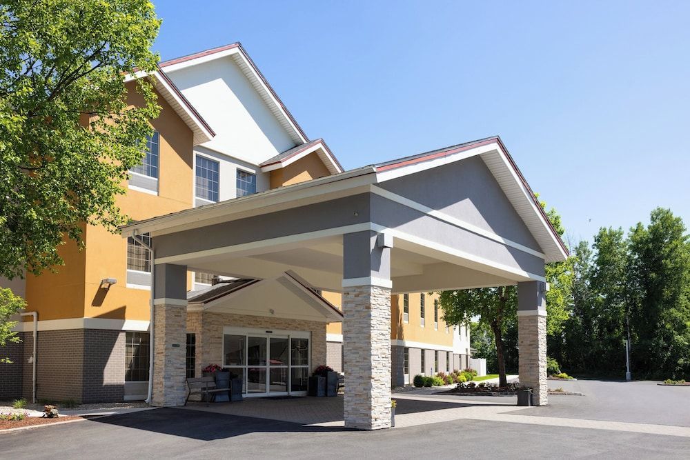 Holiday Inn Express & Suites BRATTLEBORO by IHG 1