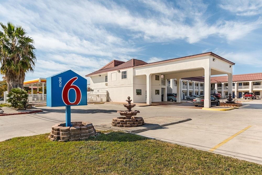 Motel 6 San Marcos, TX - North 1