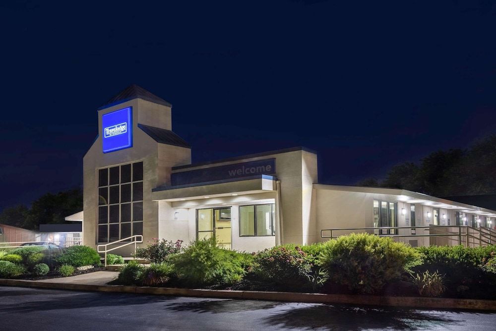 Travelodge by Wyndham Essington / Philadelphia Airport 1