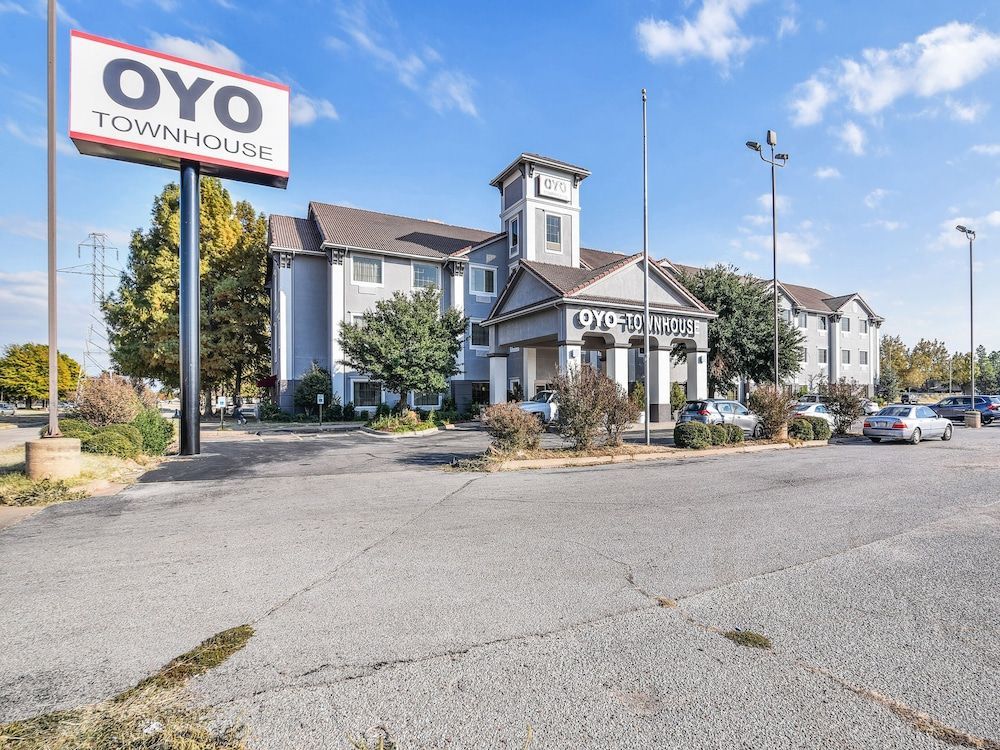 OYO Townhouse Oklahoma City Airport 1