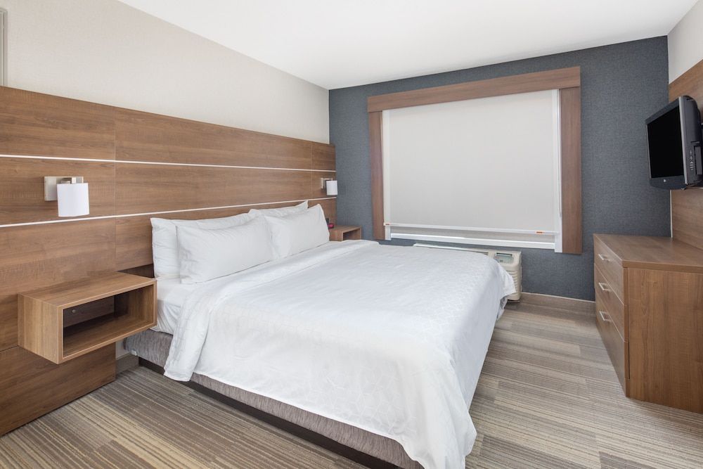 Holiday Inn Express SAN DIEGO AIRPORT-OLD TOWN by IHG 2