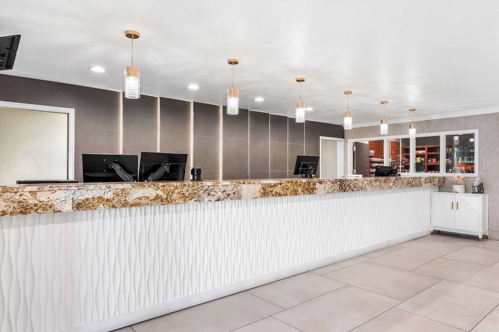 Best Western Plus Abbey Inn 2