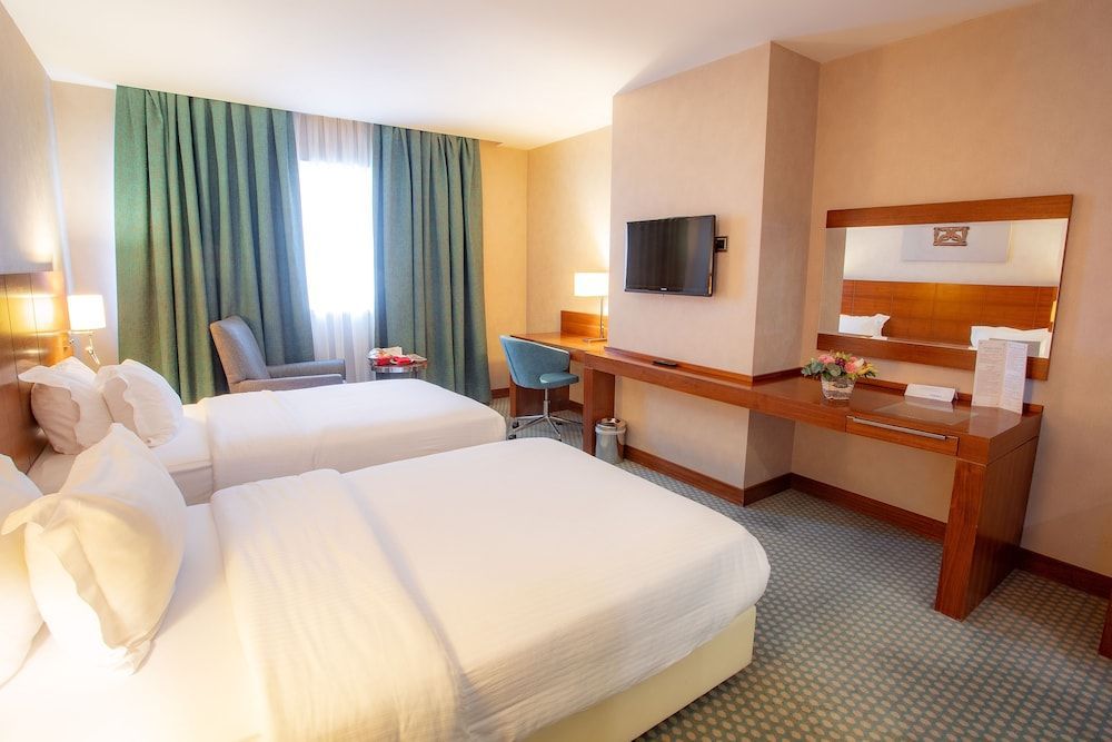 Nevali Hotel & Convention Center 2