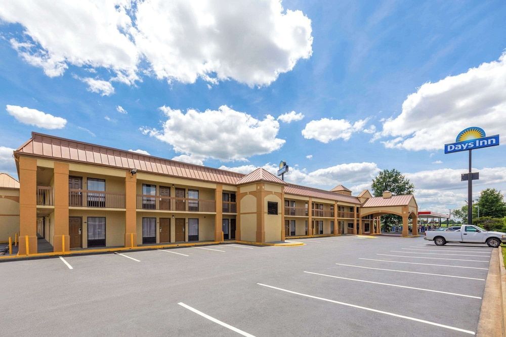 Days Inn by Wyndham Oak Grove/Ft. Campbell 1