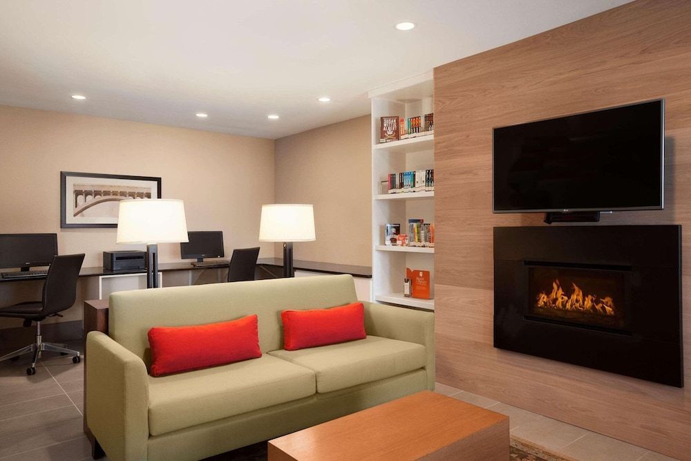 Country Inn & Suites by Radisson, Bozeman, MT 2
