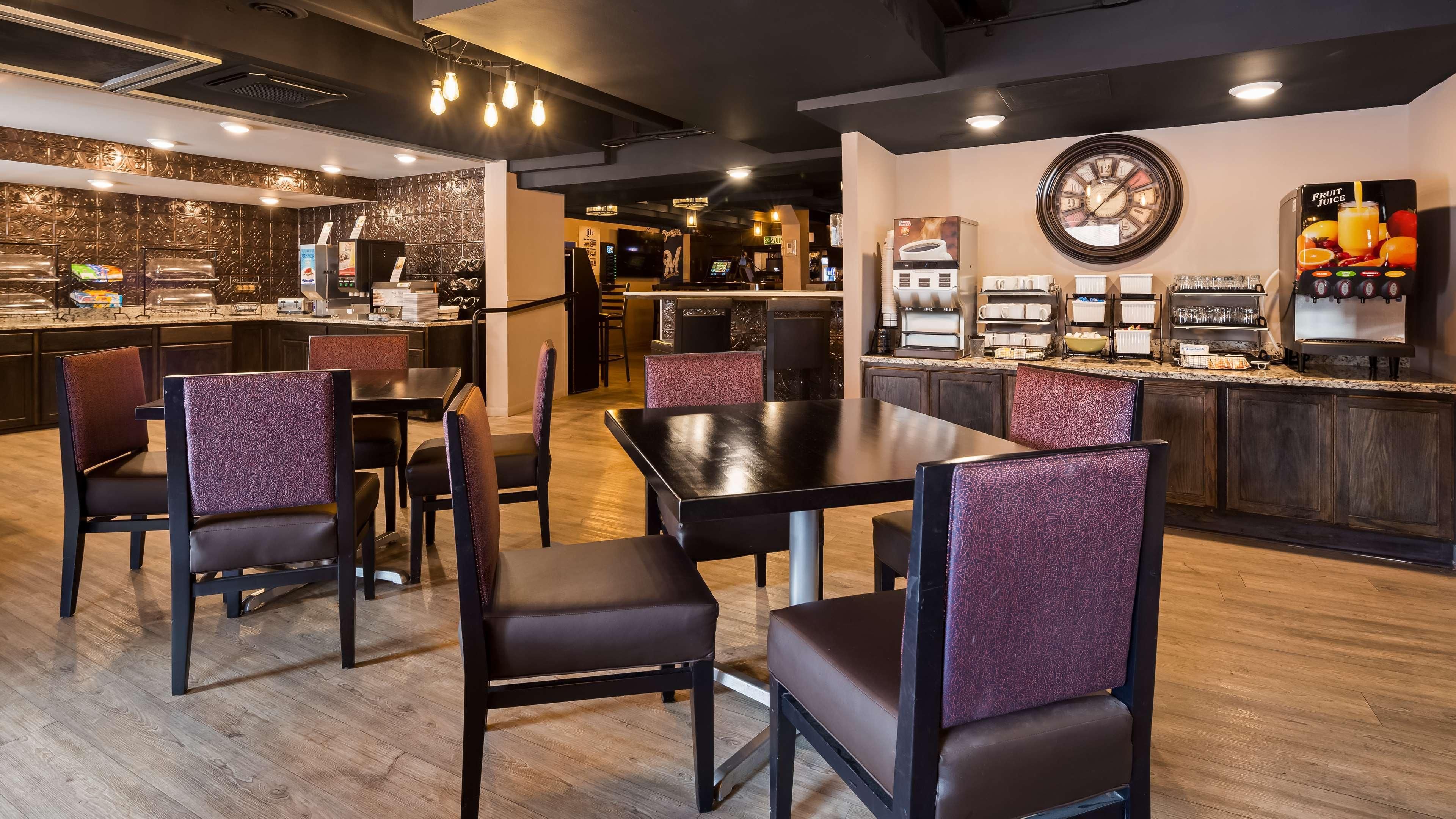 Best Western Plus Milwaukee West 1