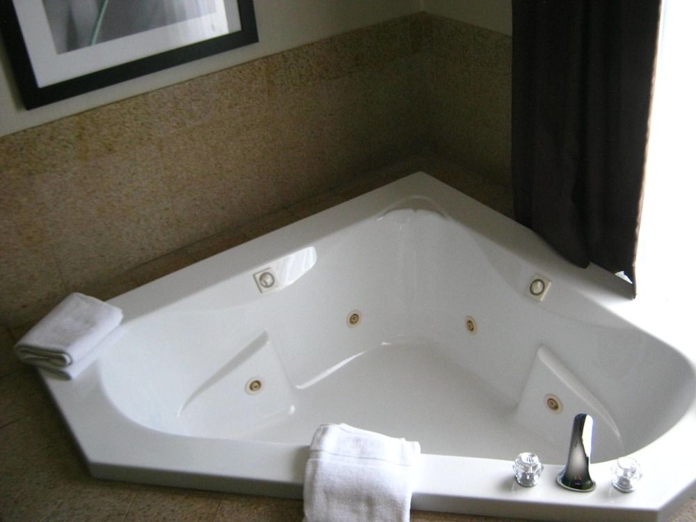 Holiday Inn Express & Suites YOUNGSTOWN (N. LIMA/BOARDMAN) by IHG 2
