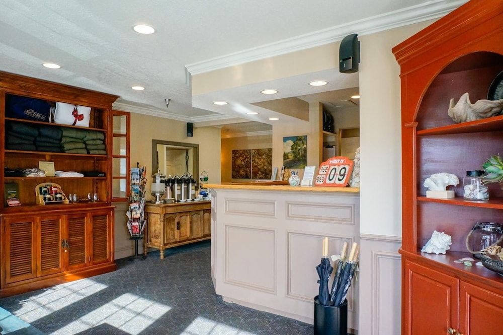 Sand Pebbles Inn 2