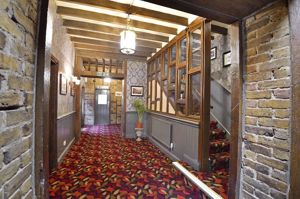 The Royal Victoria & Bull Hotel 2