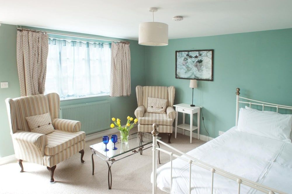 The Lodge Quaint Georgian Apartment, Wifi and Parking, near Bath 1