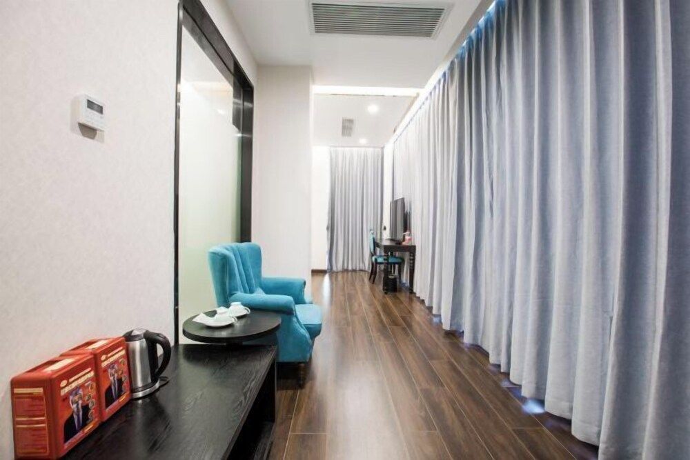 Xi . Hotel 2