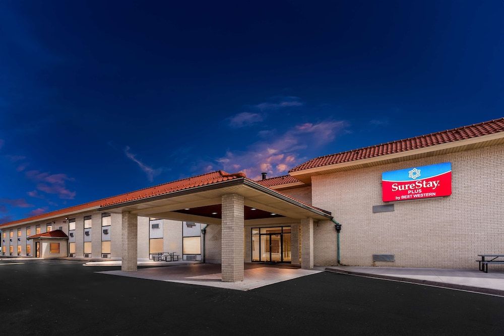 SureStay Plus by Best Western Windsor 1