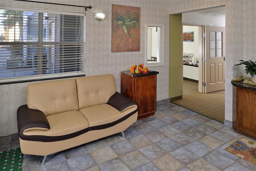 Americas Best Value Inn & Suites-Winnie 2