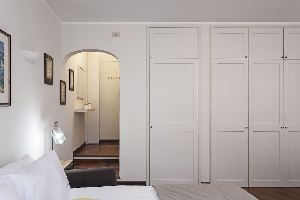 Elegant Studio in the City Center by Wonderful Italy 2