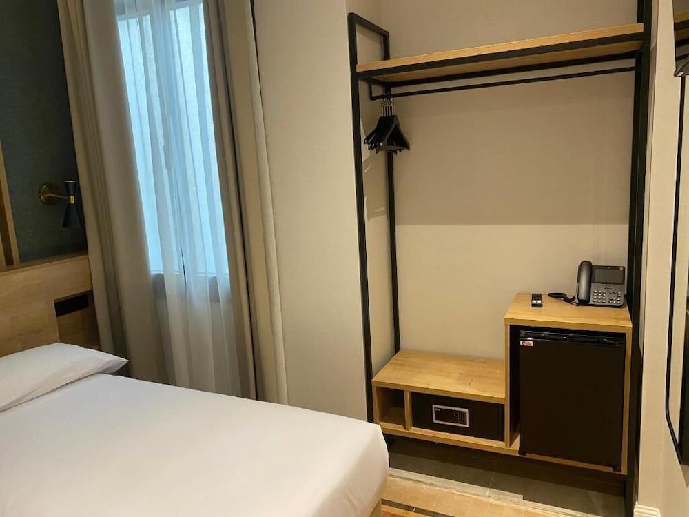 Fontanella By BCN URBAN Rooms 1