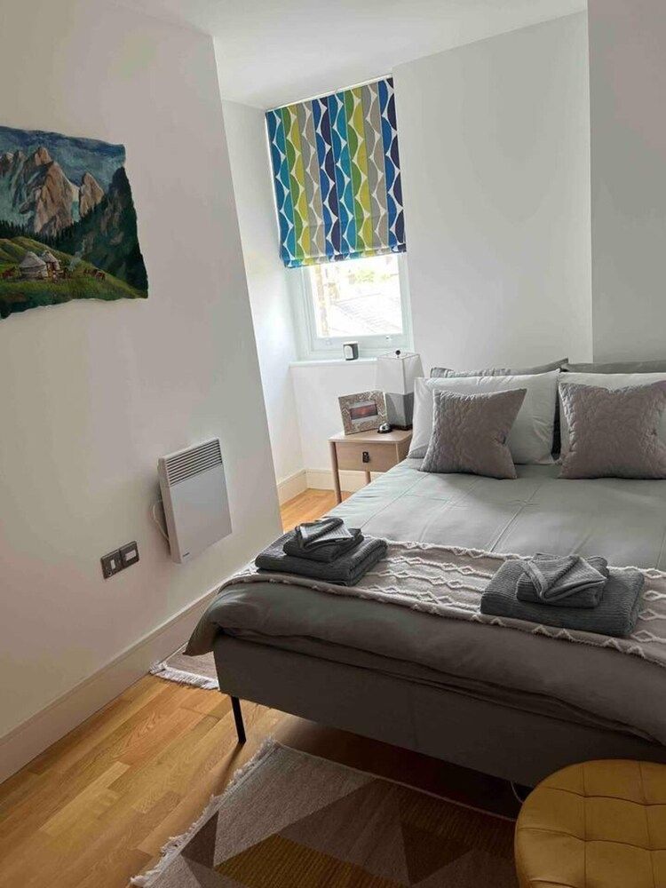 Stylish Studio Flat Near Central London 2
