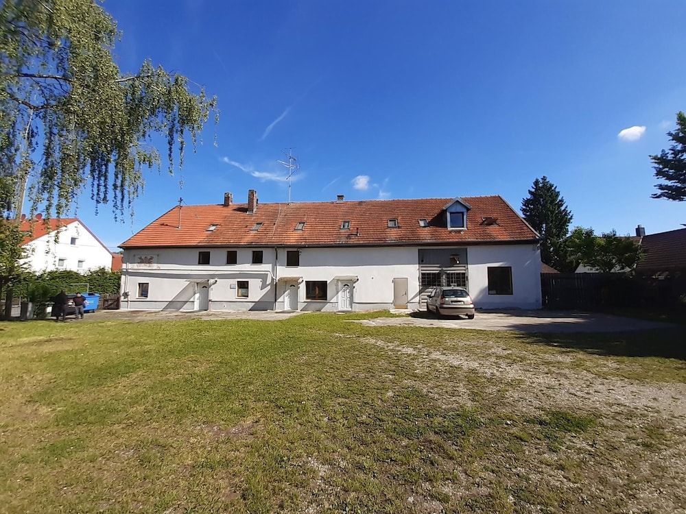 2-Rent Group Hostel Rooms&Apartments EVE168 1