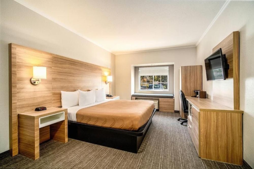 Baymont by Wyndham Chandler I-10 1