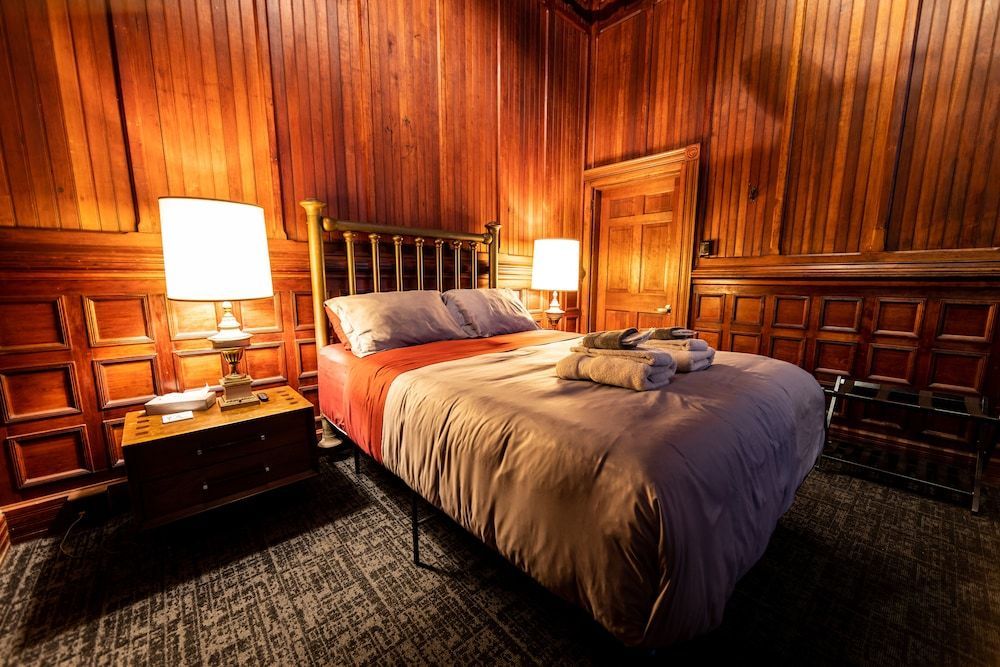 Traveler's Rest Hotel 2