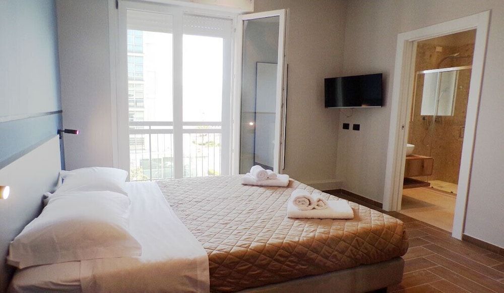 Global Hotel 2
