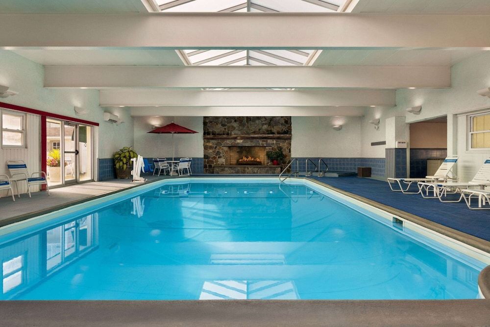 Ramada Plaza by Wyndham Portland 1