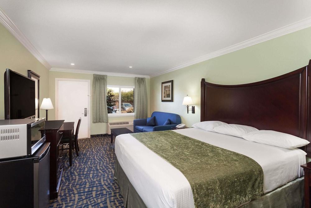 Orange County Airport Hotel Costa Mesa 2
