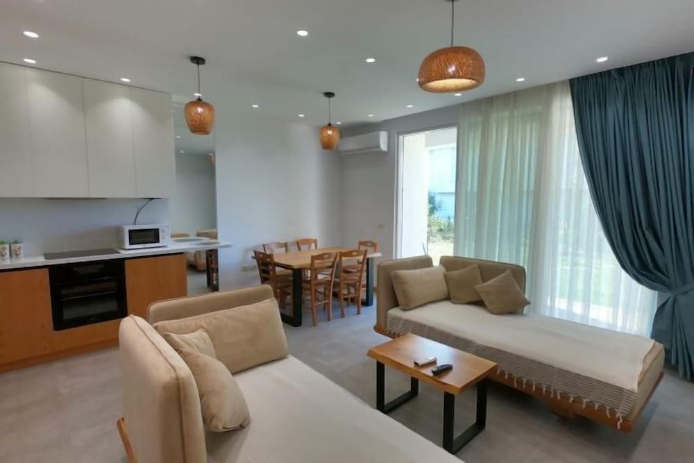 Pinegrove Apartment 1