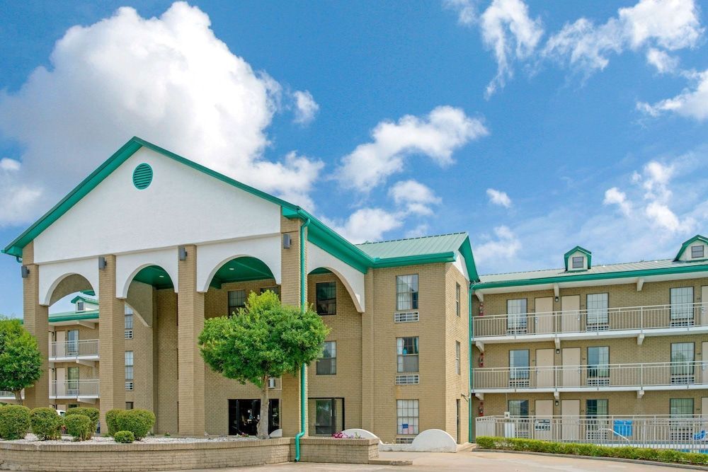 Super 8 by Wyndham Lakeland 1