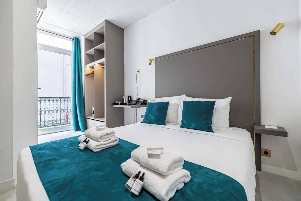 Deluxe Bedroom With Balcony in Cannes Palais 1